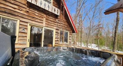 Hawkins Hideout Cabin, Starlink Wi-Fi, Hot Tub!