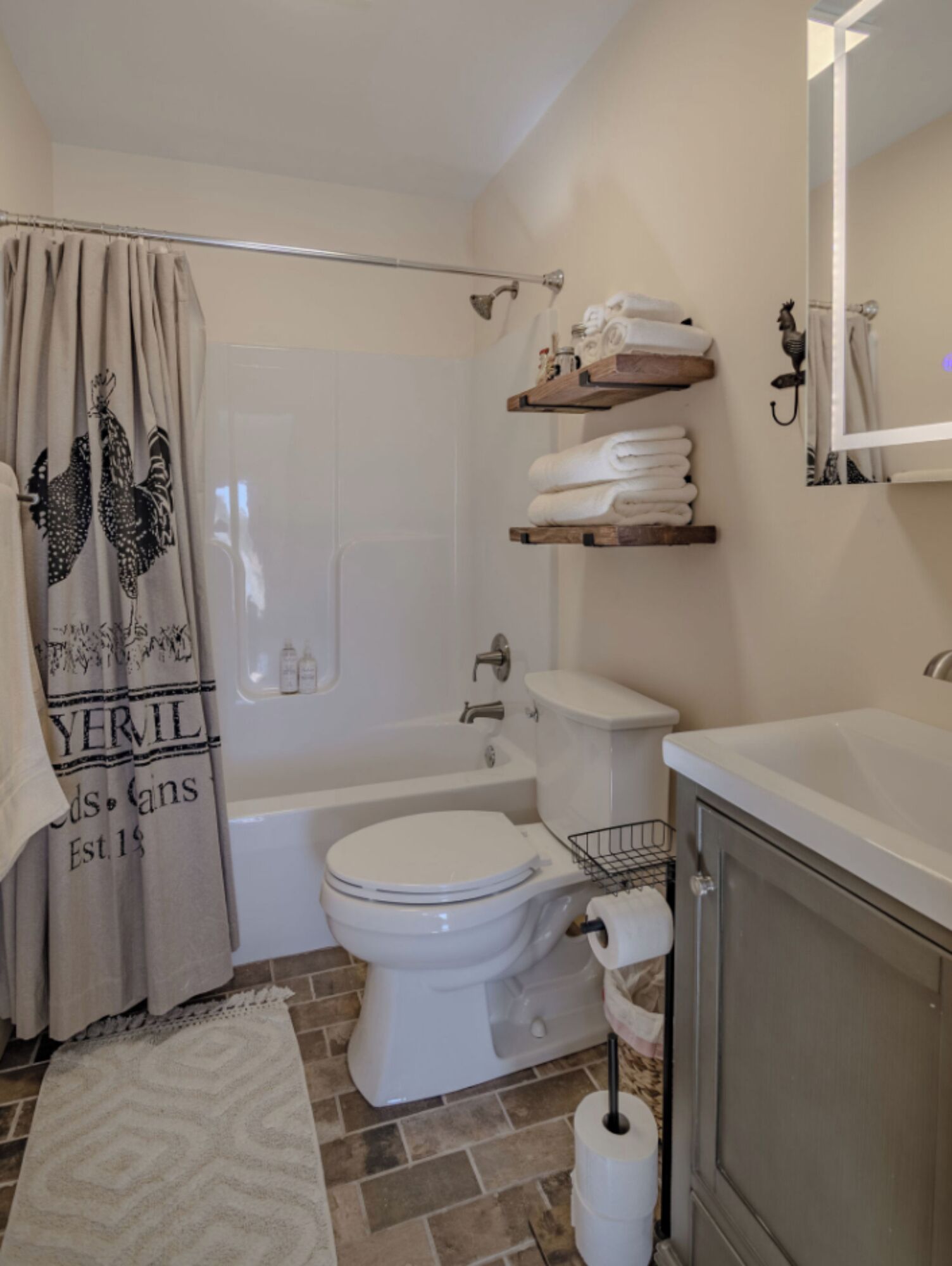 Relaxing Downstairs Retreat With Queen Bed & Private Entrance At Beulah Farm - Kentucky