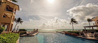 Ocean Elegance
Contemporary Beachfront Escape at El Faro Resort Living