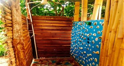Bamboo cabin with 2 double beds