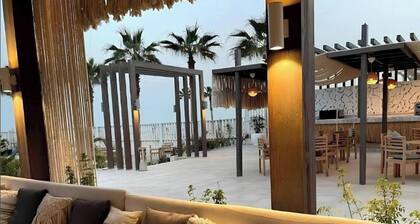 Salty Life Chalet, Azha