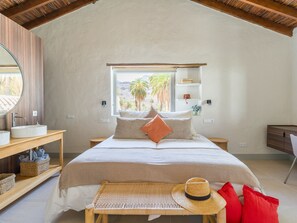 2 Schlafzimmer, Schreibtisch, Bügeleisen/Bügelbrett, Reisekinderbett