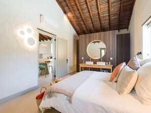 2 dormitoris, escriptori i planxa i posts de planxar 