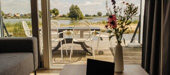 Manor house with character and views over Lake Heeger