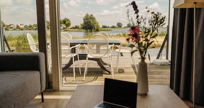 Manor house with character and views over Lake Heeger