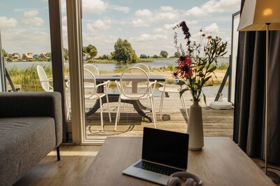 Manor house with character and views over Lake Heeger
