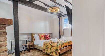 Canterbury high street - Pass the Keys