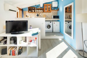 Living area - Via Laura - cozy studio (Florence)