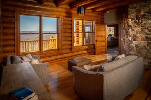 Smart TV, chimenea, videojuegos y estéreo 