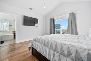 Ev, Birden Çok Yatak, Balkon (BV 158 Beach View) | 4 yatak odası, ayrı ayrı dekore edilmiş, ayrı ayrı döşenmiş 