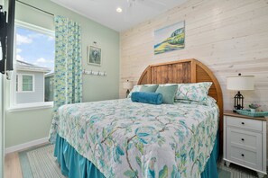 3 bedrooms, individually decorated, individually furnished, bed sheets - St. Jo's Bungalow (Port Aransas)