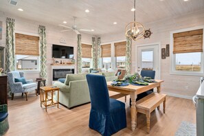 Maison, plusieurs lits, patio, vue piscine (St. Jo's Bungalow) | Intérieur