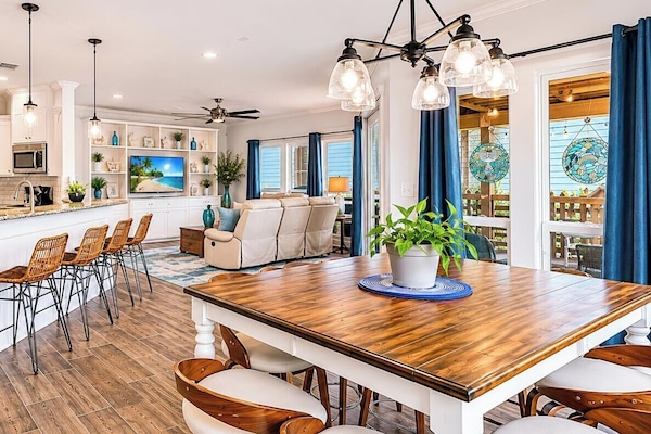 House, Multiple Beds, Balcony (Sunrise Paradise) | Dining