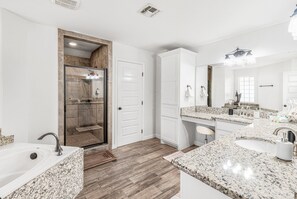 House, Multiple Beds, Balcony (Sunrise Paradise) | Bathroom | Free toiletries, towels, toilet paper