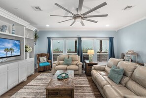 ハウス ベッド (複数台) バルコニー (Sunrise Paradise) | リビング エリア | 42 インチの薄型テレビ (デジタル放送視聴可)