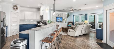 独立别墅, 多张床, 阳台 (Sunrise Paradise) | 私人厨房 | 冰箱、微波炉、烤箱、炉灶