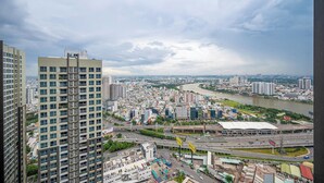 1 bedroom, desk, laptop workspace, blackout drapes - THE MANOR Centre Point (Ho Chi Minh City)