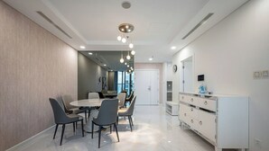 1 bedroom, desk, laptop workspace, blackout drapes - THE MANOR Centre Point (Ho Chi Minh City)