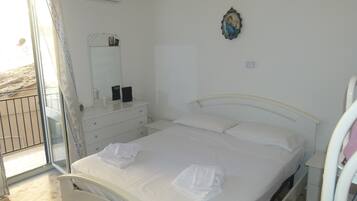 1 camera, una scrivania, ferro/asse da stiro, Wi-Fi gratuito