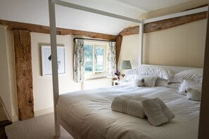 2 عدّة غرف نوم ومكواة/لوح كي وخدمة الإنترنت وملاءات أسرّة