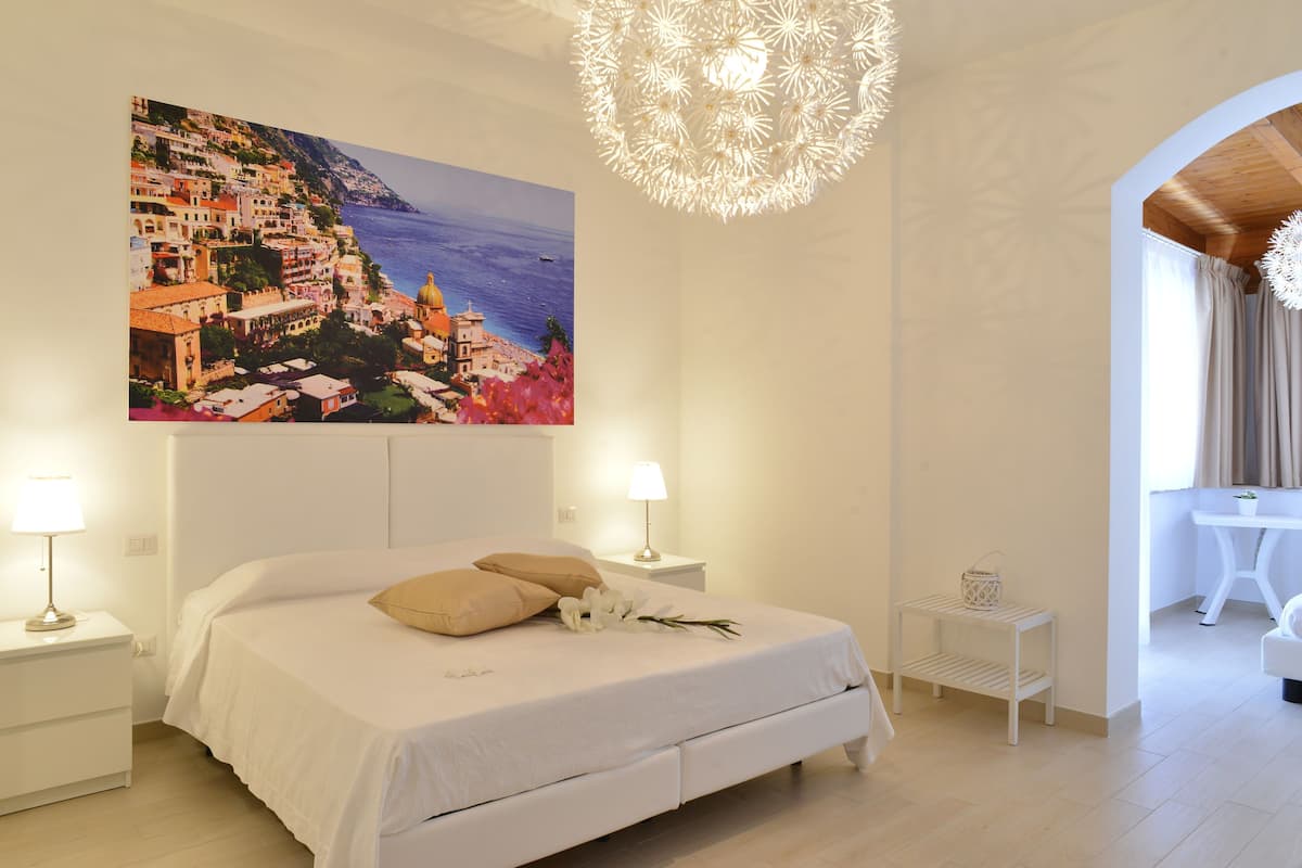 Firemannsrom – familie | Skrivebord, skrivebord for bærbar PC, lydisolert og barnesenger