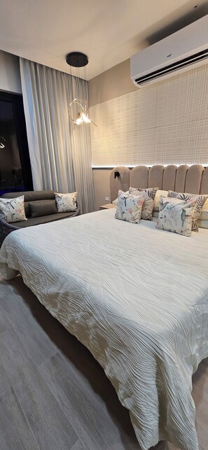 10 habitaciones, tabla de planchar con plancha, wifi y ropa de cama 