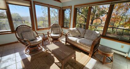 Oak Savanna // A one of a kind retreat 7 miles to Mayo Clinic, 5 bedroom, 3 bath