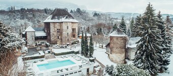 Chateau Authentique avec piscine dans les Vignes