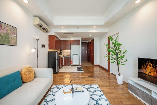 Deluxe Apartment, 1 Bedroom, City View | Living area - THE MANOR Premier Residence (Ho Chi Minh City)