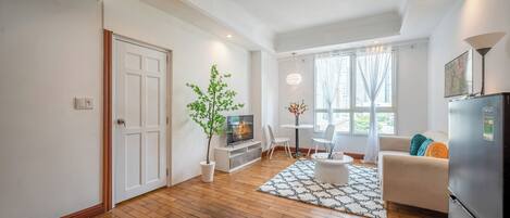 Deluxe Apartment, 1 Bedroom, City View | Living area