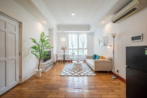 Deluxe Apartment, 1 Bedroom, City View | Living area | Smart TV - THE MANOR Premier Residence (Ho Chi Minh City)
