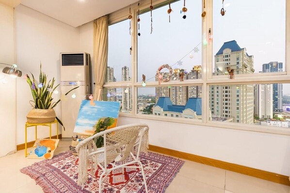 Leilighet – deluxe, 2 soverom, byutsikt | Sengetøy av topp kvalitet og senger med Select Comfort-madrass