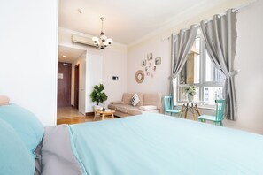 Deluxe appartement, 1 queensize bed, balkon, uitzicht op de stad | Luxe beddengoed, Select Comfort-bedden, individueel gedecoreerd