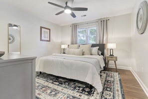 Room - Travelers Rest Cottage off Swamp Rabbit Trail (Travelers Rest)