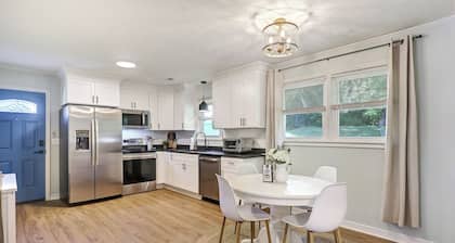 Travelers Rest Cottage near Swamp Rabbit Trail