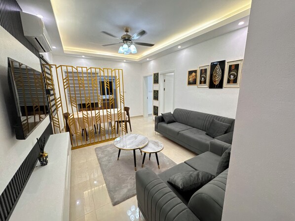 Deluxe Apartment, Balcony, Mountain View | Living room - The 401 Apartment (Tema)