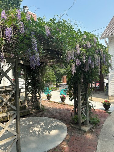 The Bootlegger’s Roost: Historic 1887 Carriage House Retreat