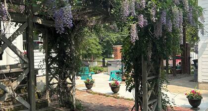 The Bootlegger’s Roost: Historic 1887 Carriage House Retreat