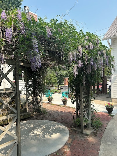 The Bootlegger’s Roost: Historic 1887 Carriage House Retreat