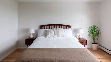 Premium bedding, desk, cots/infant beds, rollaway beds