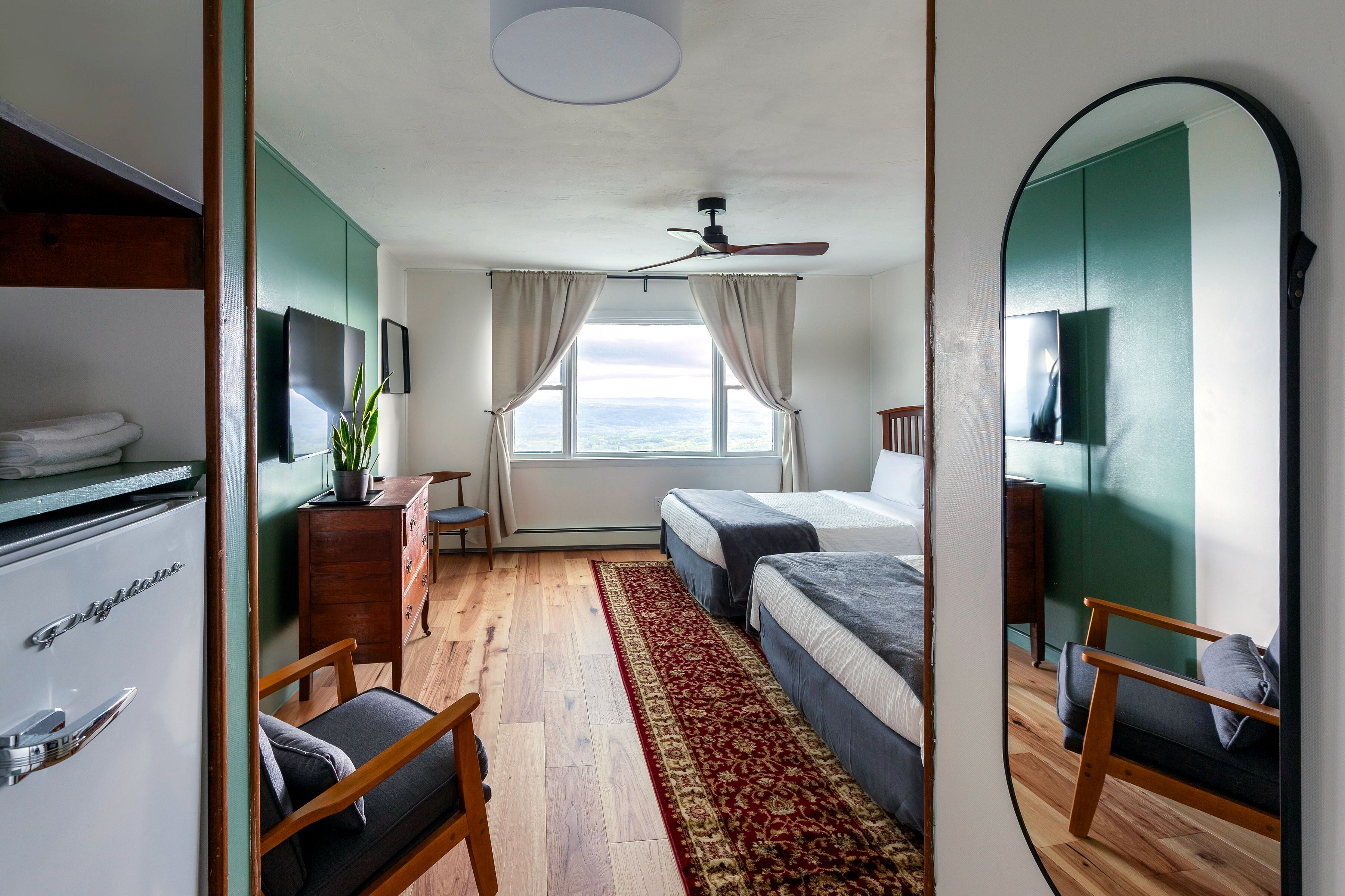 Premium bedding, desk, cribs/infant beds, rollaway beds