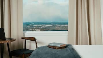 Premium bedding, desk, cots/infant beds, rollaway beds