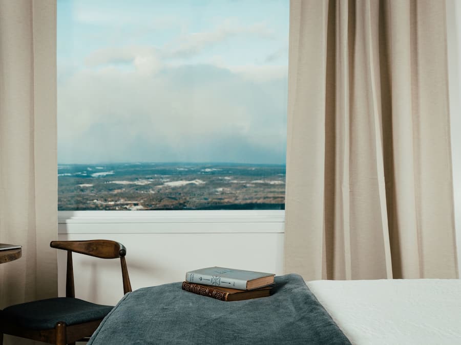 Premium bedding, desk, cribs/infant beds, rollaway beds