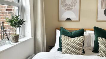 Iron/ironing board, free WiFi, bed sheets