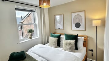 Iron/ironing board, free WiFi, bed sheets
