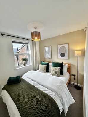 Iron/ironing board, free WiFi, bed sheets