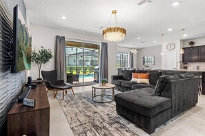 TV - 5 Bedrooms / 4 Bathrooms / Solterra (5489MO) (Davenport)