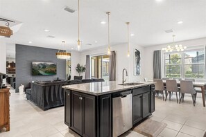 Interior - 5 Bedrooms / 4 Bathrooms / Solterra (5489MO) (Davenport)