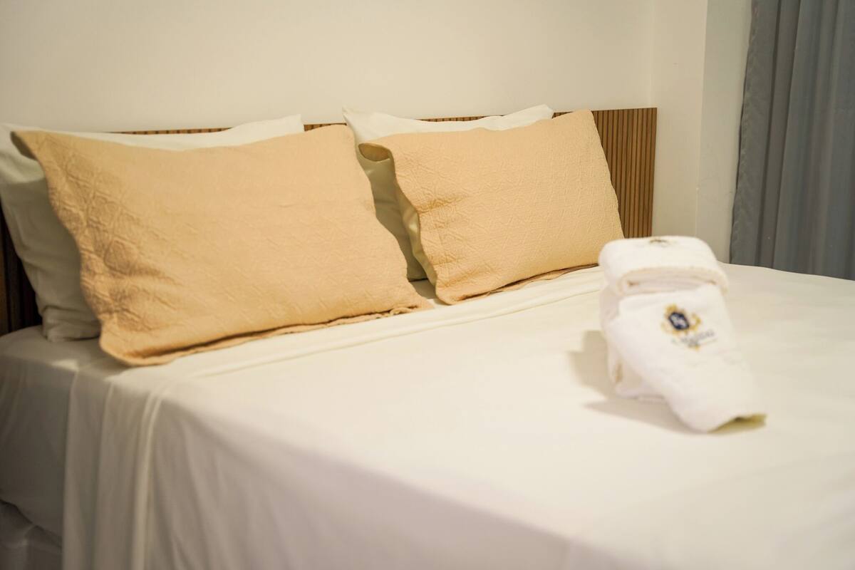 Free WiFi, bed sheets