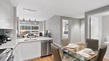 Deluxe Apartment, 2 Bedrooms, Non Smoking, Private Bathroom | Private kitchen | Full-size fridge, microwave, oven, stovetop
